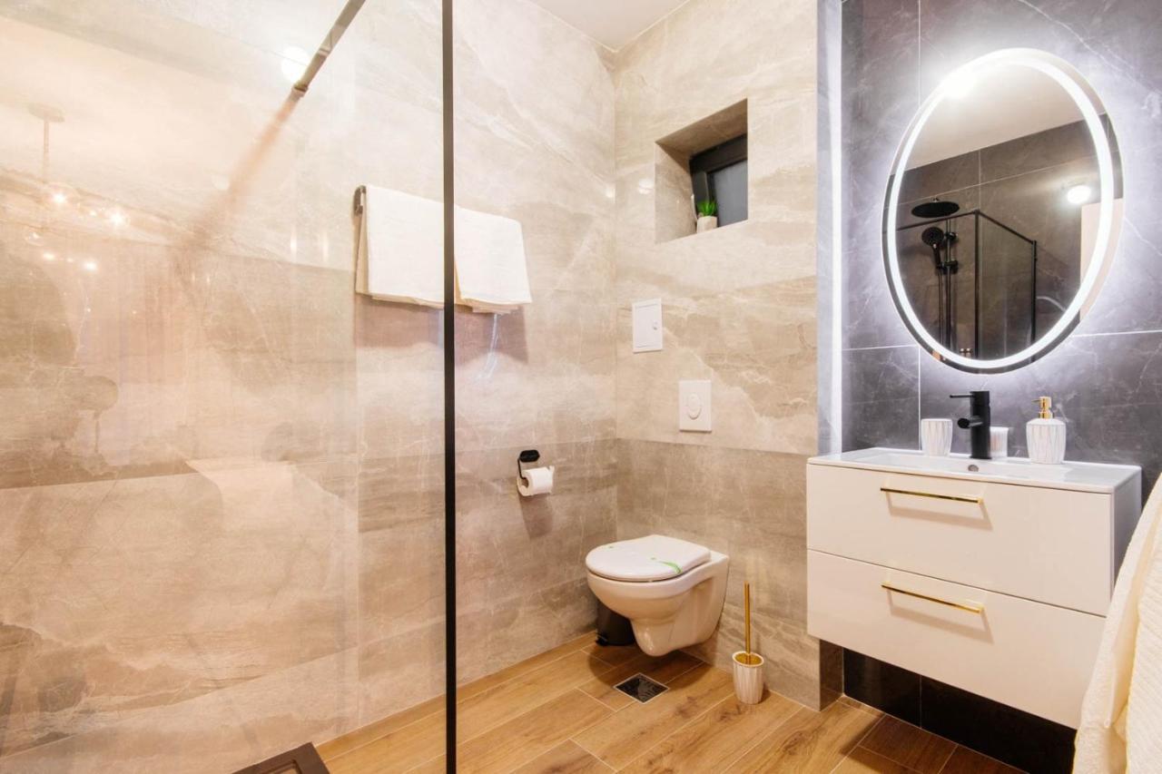Liane Boutique Hotel Кимпулунг-Молдовенеск Екстер'єр фото
